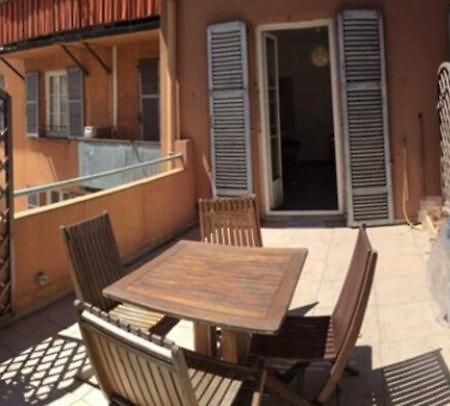Big White Apartment Nisa Exterior foto