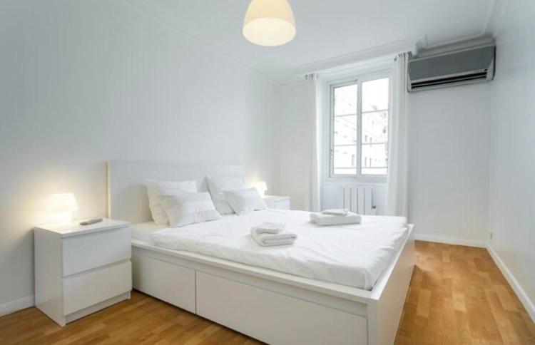 Big White Apartment Nisa Exterior foto