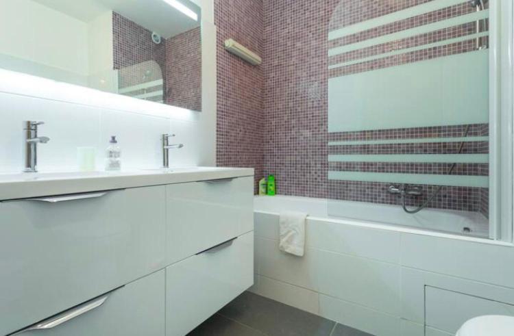 Big White Apartment Nisa Exterior foto