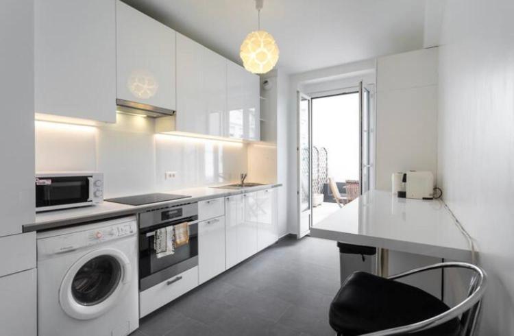 Big White Apartment Nisa Exterior foto
