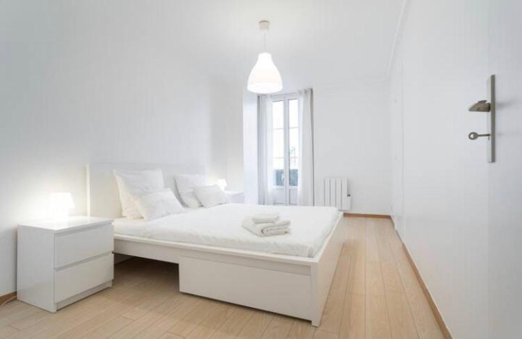 Big White Apartment Nisa Exterior foto
