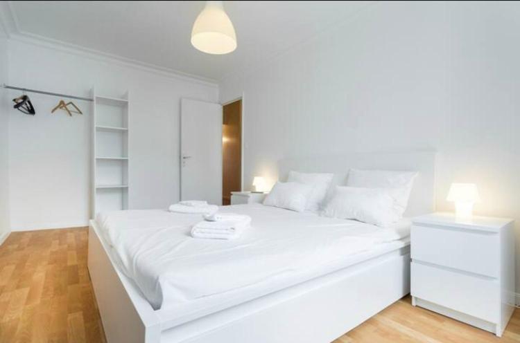 Big White Apartment Nisa Exterior foto